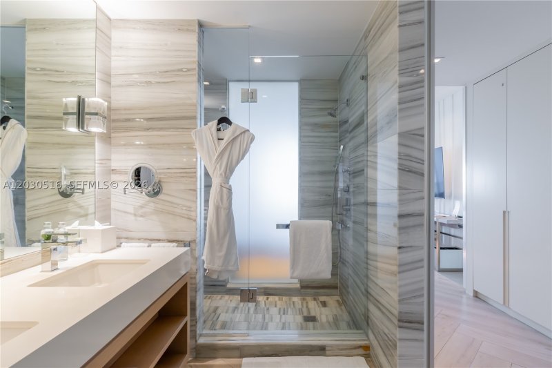 Comprar apartamento en W Hotel & Residences 707