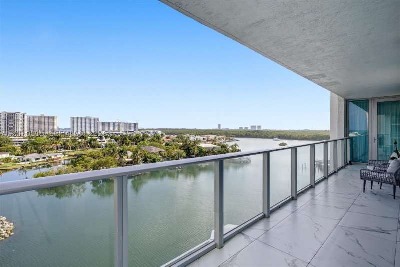 Apartment for rent at Parque Towers at St. Tropez 5-708