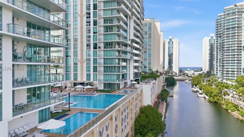 Apartment for rent at Parque Towers at St. Tropez 5-708