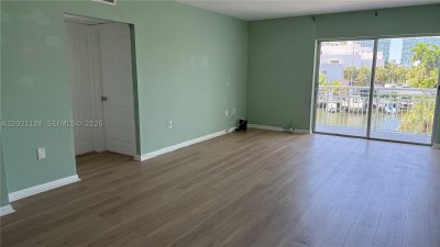 Aluguel de apartamento no Coastal Towers 316