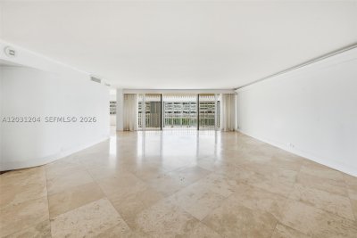 Aluguel de apartamento no Grove Isles Tower III C605