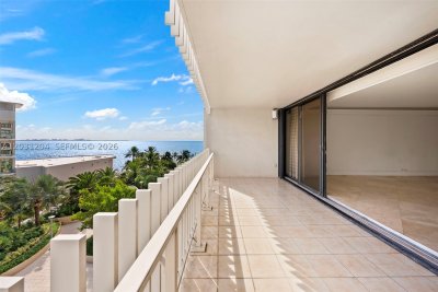 Aluguel de apartamento no Grove Isles Tower III C605