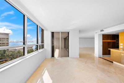 Aluguel de apartamento no Grove Isles Tower III C605