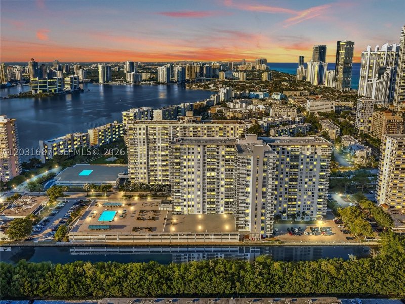Condo for sale at Winston Towers 712
