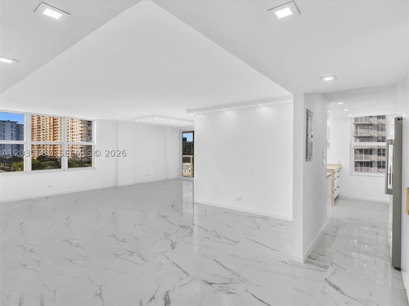 Condo for sale at Winston Towers 712
