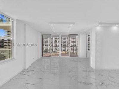 Comprar apartamento no Winston Towers 712