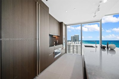 Comprar apartamento no 2000 Ocean 25A