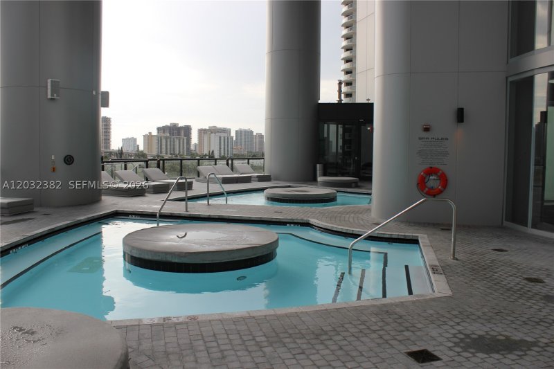 Aluguel de apartamento no Porsche Design Tower 4804