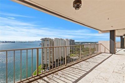 Comprar apartamento no The Cricket Club 2204