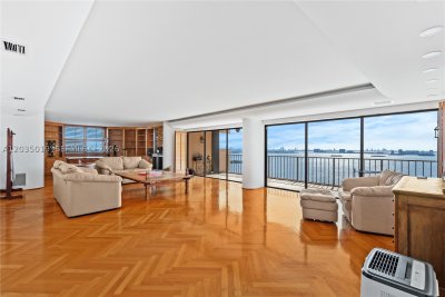 Comprar apartamento no The Cricket Club 2204