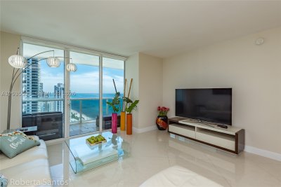 Aluguel de apartamento no Beach Club Two 2410