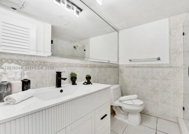 Condo for sale at The Alexander 1606