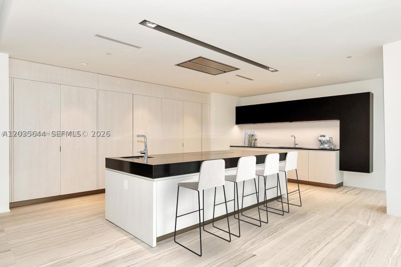 Comprar apartamento en One Thousand Museum 4802
