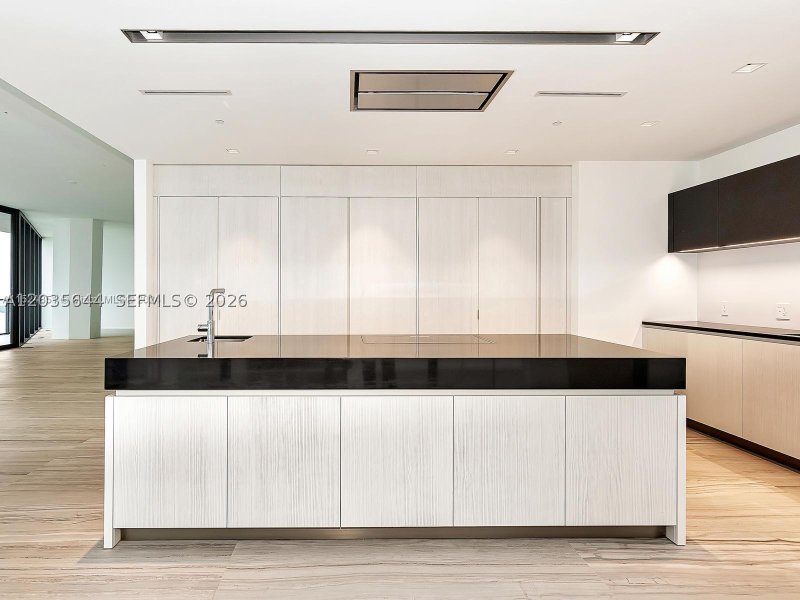 Comprar apartamento en One Thousand Museum 4802