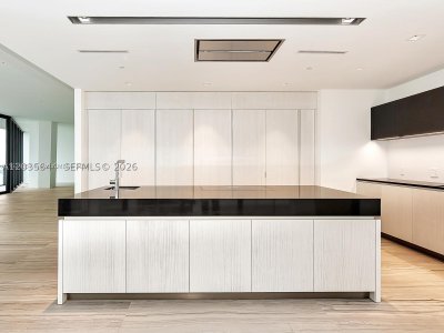 Comprar apartamento en One Thousand Museum 4802