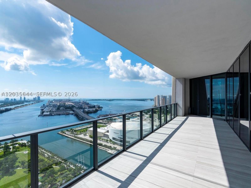 Comprar apartamento en One Thousand Museum 4802
