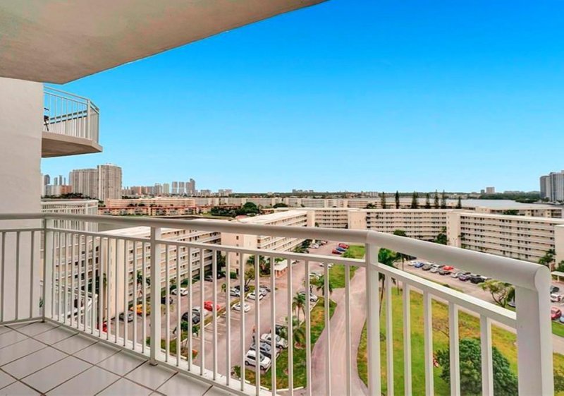 Condo for sale at Del Prado South Tower 1004