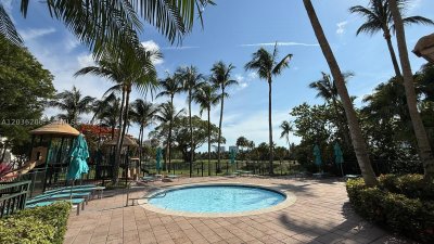Aluguel de apartamento no Turnberry On The Green 1212