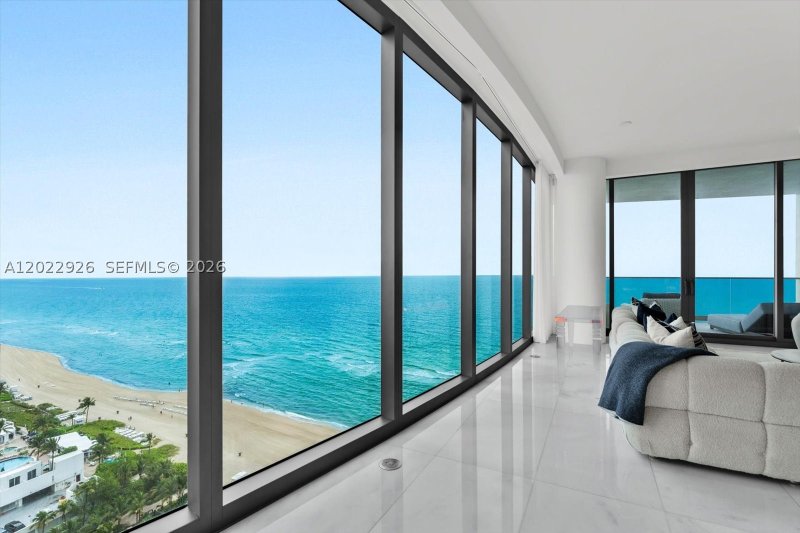 Comprar apartamento no The Estates at Acqualina 1801
