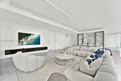 Comprar apartamento no The Estates at Acqualina 1801