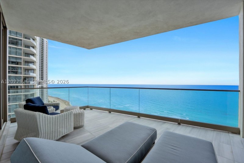 Comprar apartamento no The Estates at Acqualina 1801