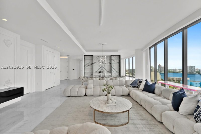 Comprar apartamento no The Estates at Acqualina 1801