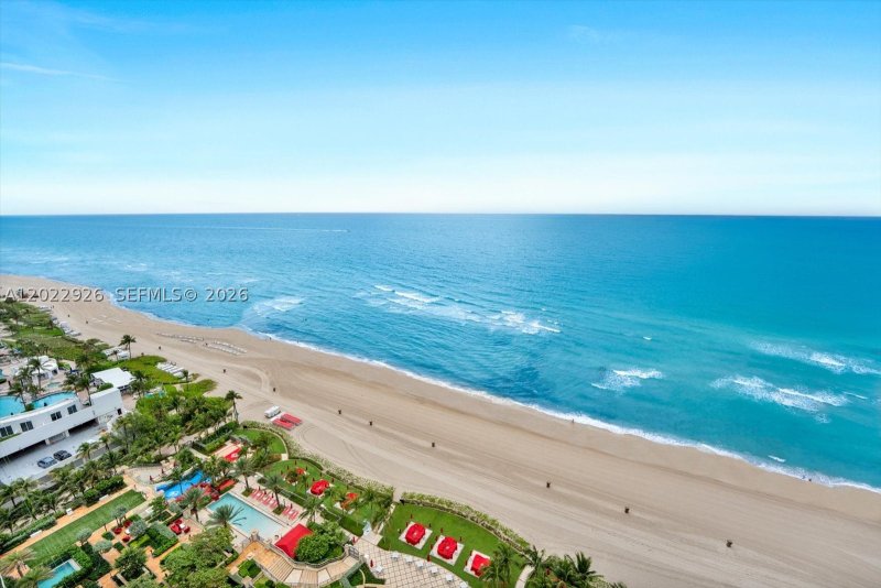 Comprar apartamento no The Estates at Acqualina 1801