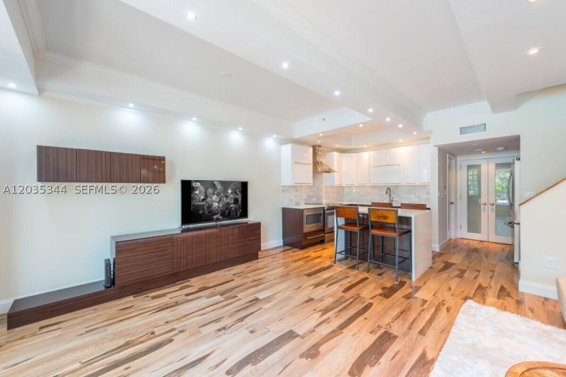 Apartment for rent at South Pointe Tower 307