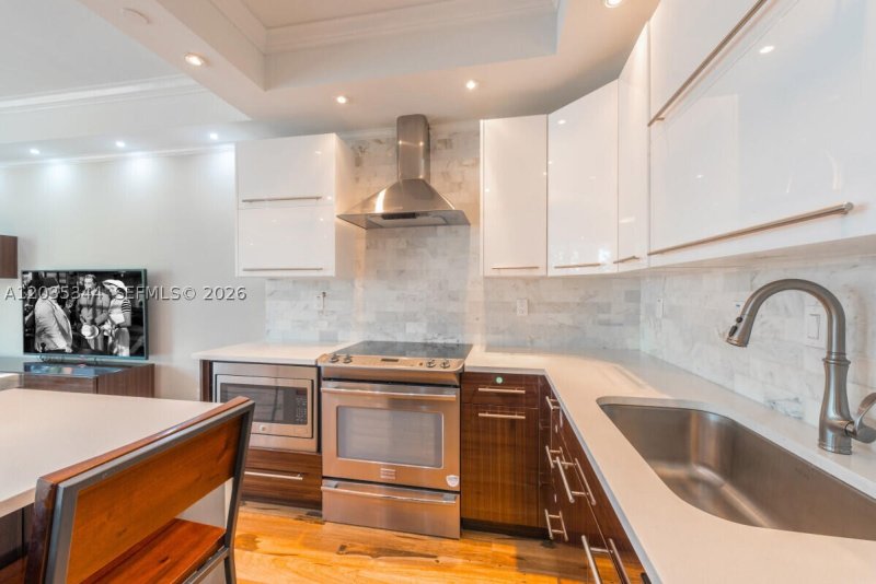 Apartment for rent at South Pointe Tower 307