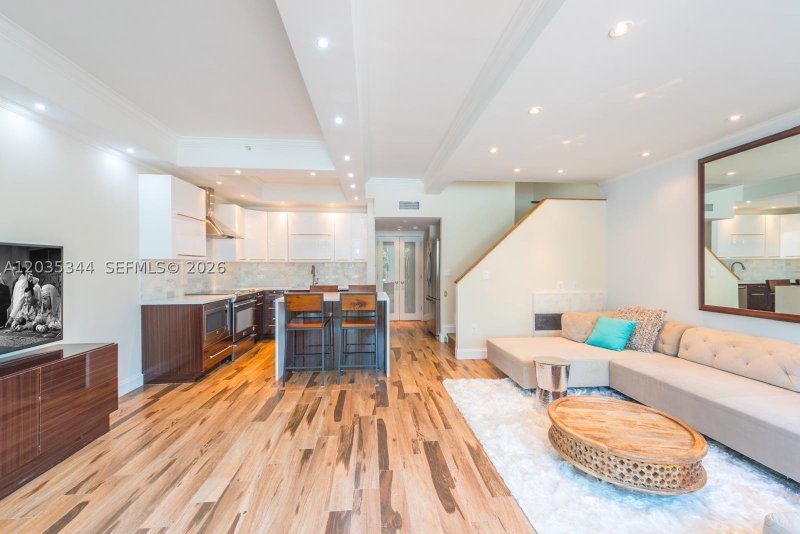 Apartment for rent at South Pointe Tower 307
