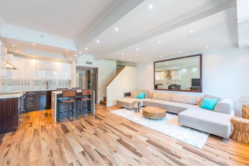 Apartment for rent at South Pointe Tower 307