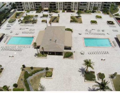 Aluguel de apartamento no The Summit 2404S