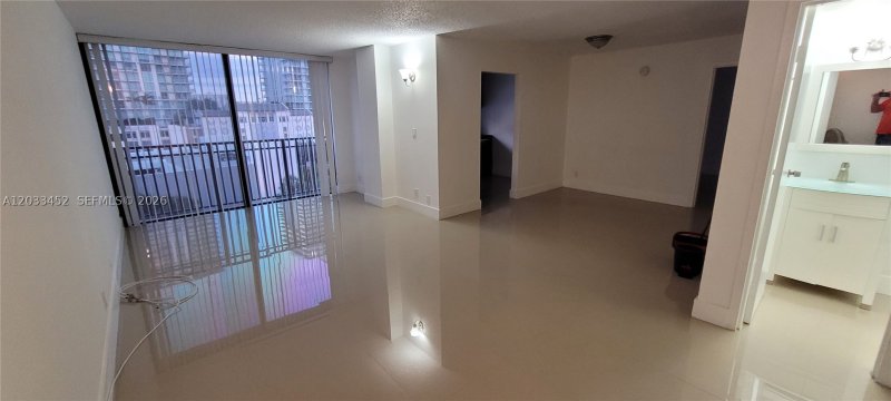 Condo for sale at Plaza of the Americas 815