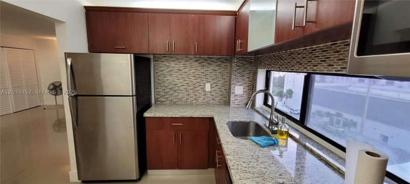 Condo for sale at Plaza of the Americas 815
