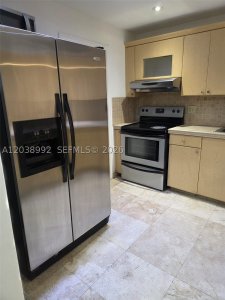 Aluguel de apartamento no Imperial Towers 18