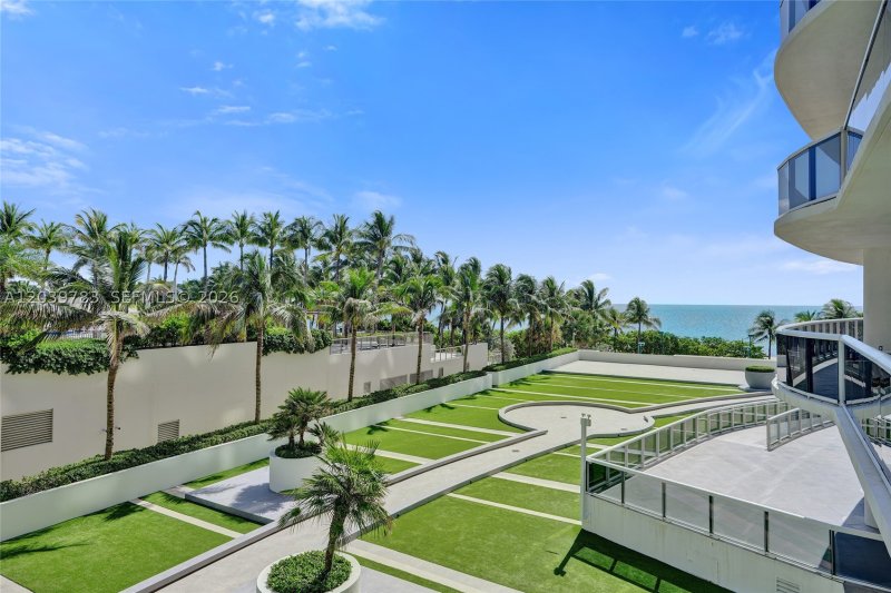Condo for sale at Majestic Tower 402