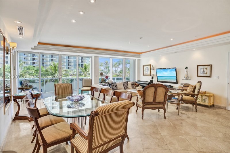 Condo for sale at Majestic Tower 402