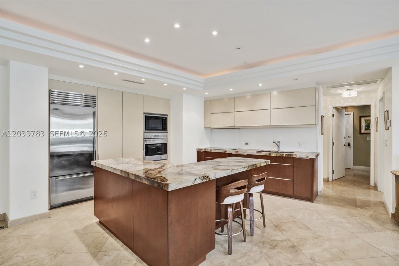 Condo for sale at Majestic Tower 402