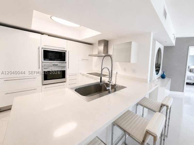 Alquiler de apartamento en St Tropez I II and III 2-504–Lanai