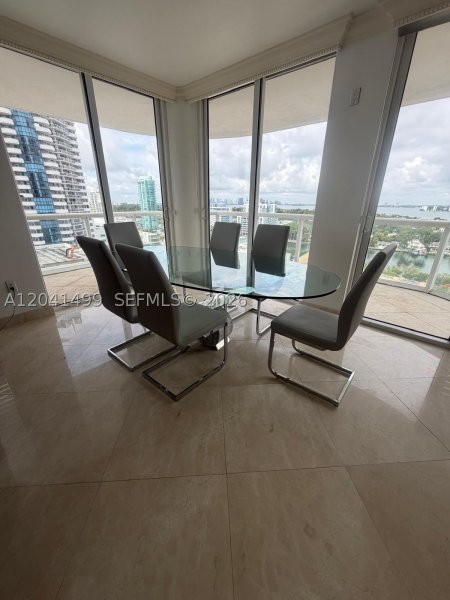 Alquiler de apartamento en Akoya 1707