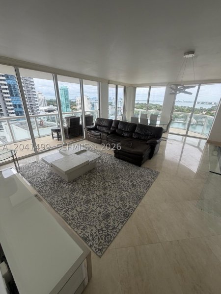 Alquiler de apartamento en Akoya 1707