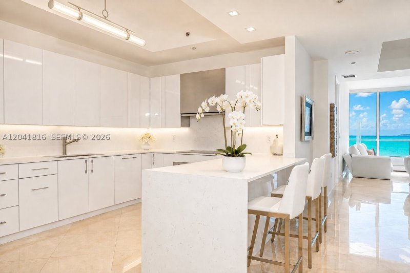 Condo for sale at Continuum I South 1507