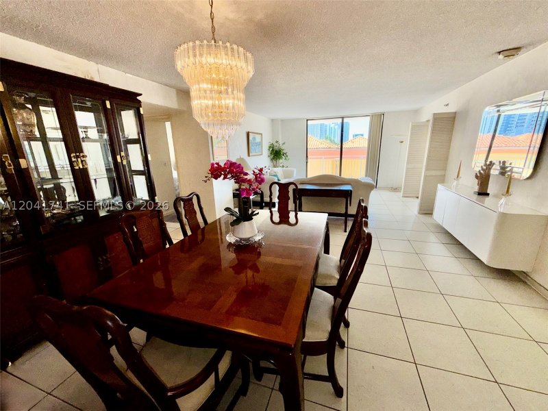 Condo for sale at Winston Towers 405