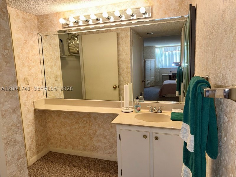 Condo for sale at Winston Towers 405