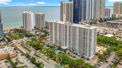 Comprar apartamento no Winston Towers 405