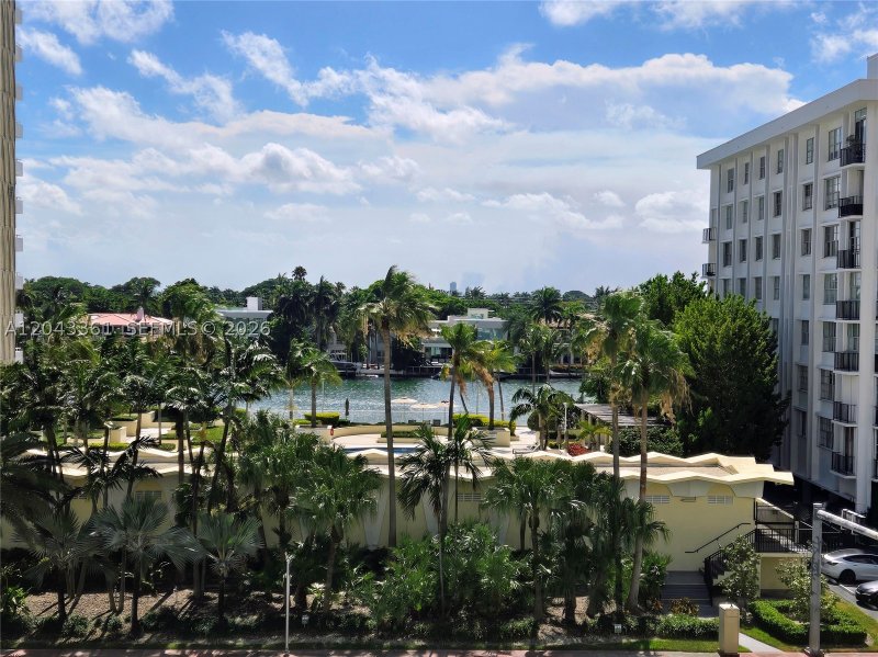 Condo for sale at Pavilion 520
