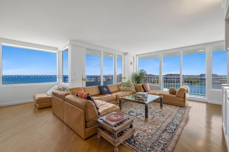 Condo for sale at South Pointe Tower 1503/04