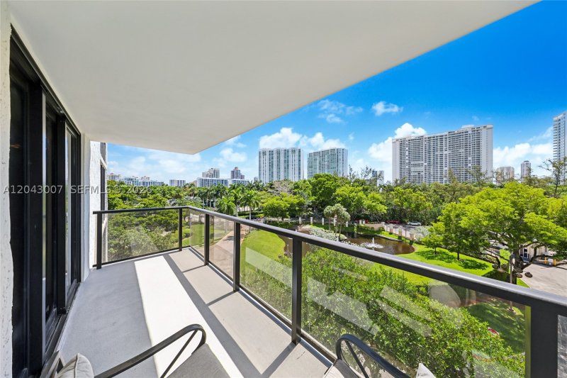 Comprar apartamento en Biscayne Cove 506