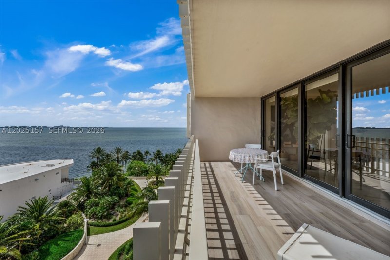 Condo for sale at Grove Isles Tower III C803