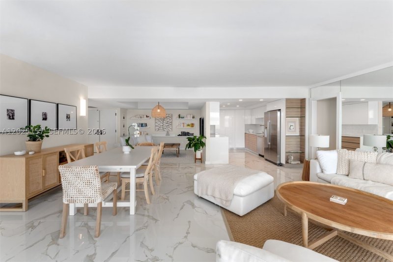 Comprar apartamento en Grove Isles Tower III C803
